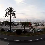Vue Mer, Balcon Face Port De Garavan, Et Gare A Pied Apartman *