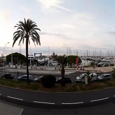 Vue Mer, Balcon Face Port De Garavan, Et Gare A Pied アパート *