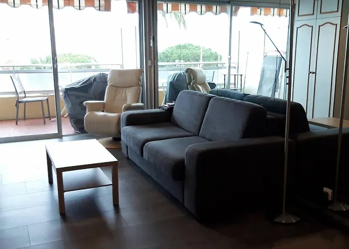 Apartment Vue Mer, Balcon Face Port De Garavan, Et Gare A Pied